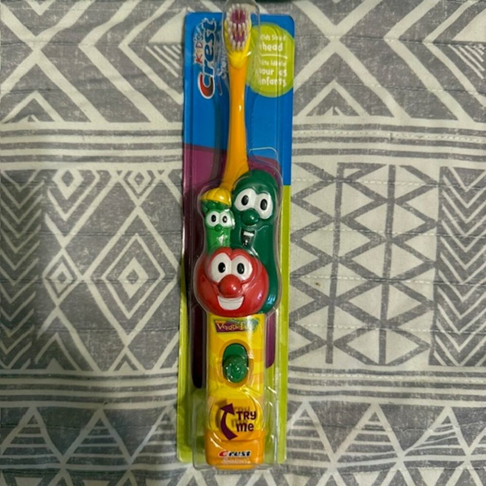 RARE Veggie Tales Vintage 2004 Kids Crest Spinbrush Toothbrush
